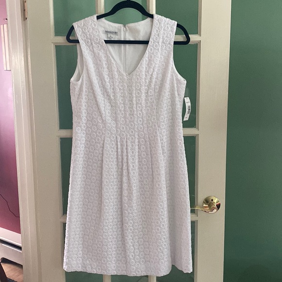 Pendleton Dresses & Skirts - 💐Lovely Pendleton V-Neck Sleeveless Eyelet Detail Dress, Size 10, White